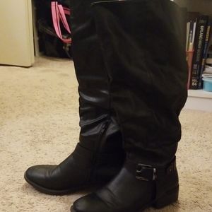 Black rainboots